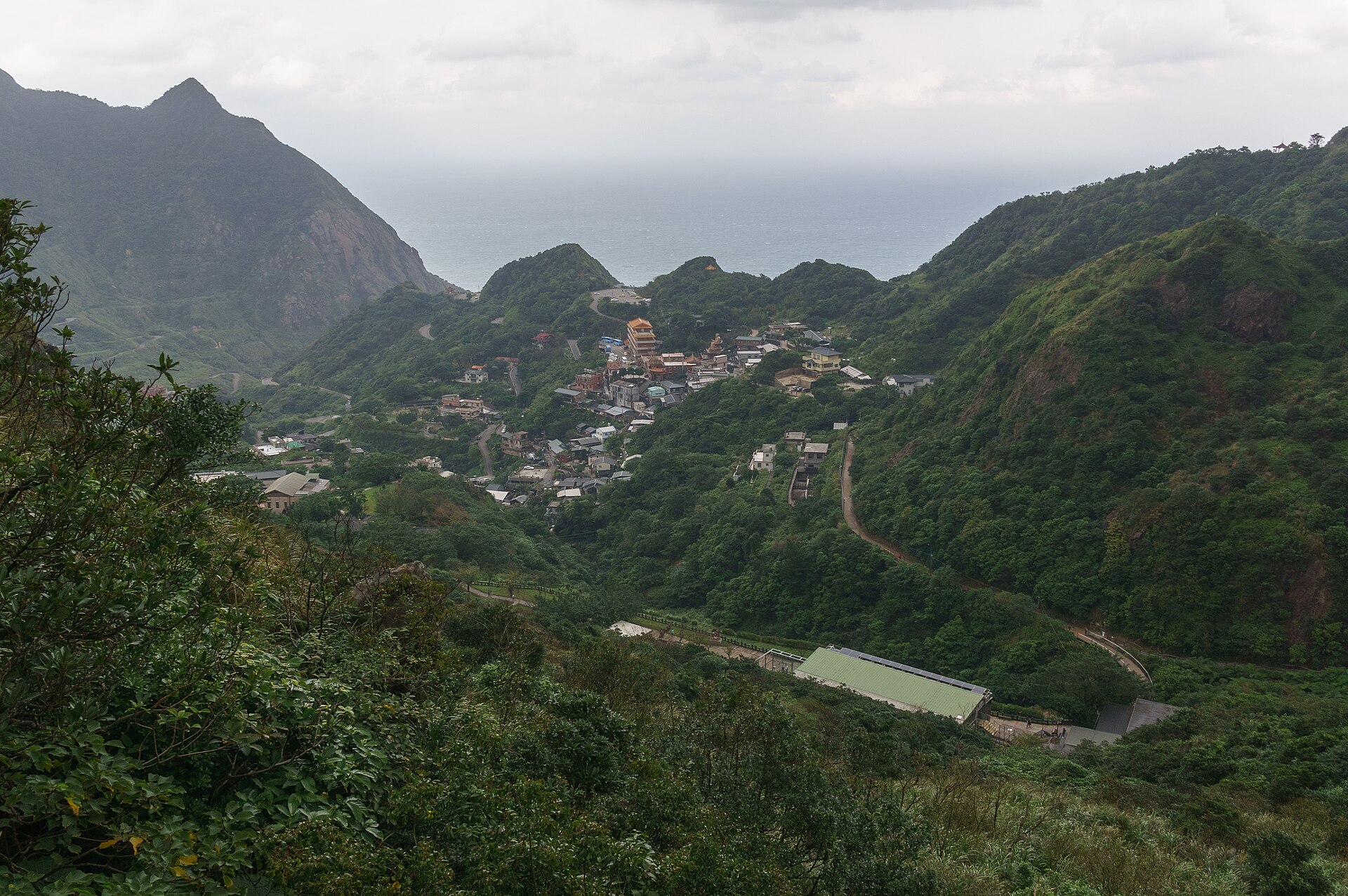 The Jinguashi valley and its scattered relics